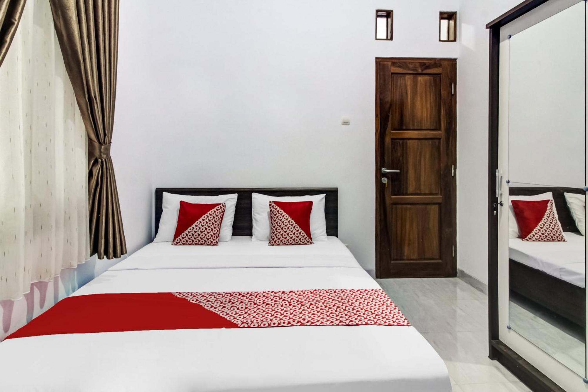 Oyo 91243 Bina Syariah Guest House Cirebon Kültér fotó